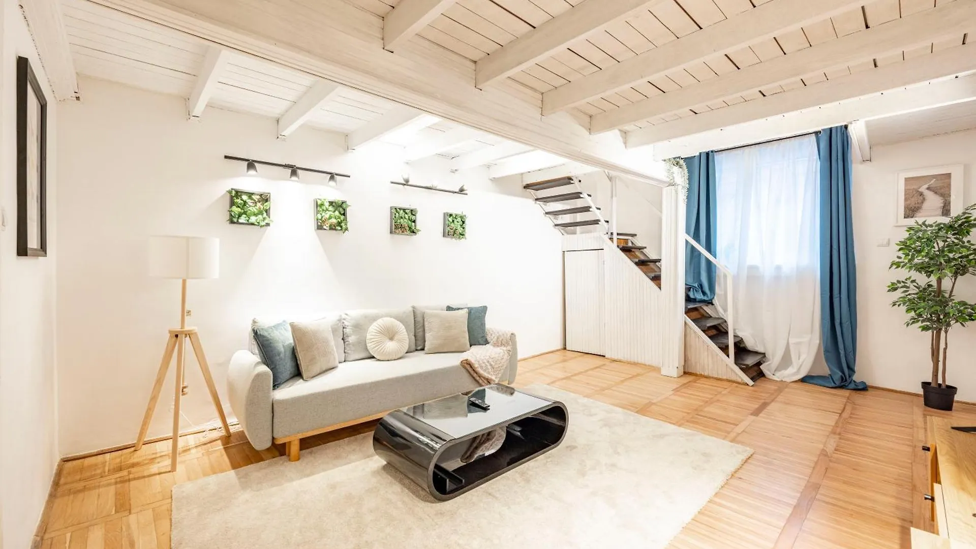 Central & Cozy Dream Home By Prestige Homes ブダペスト