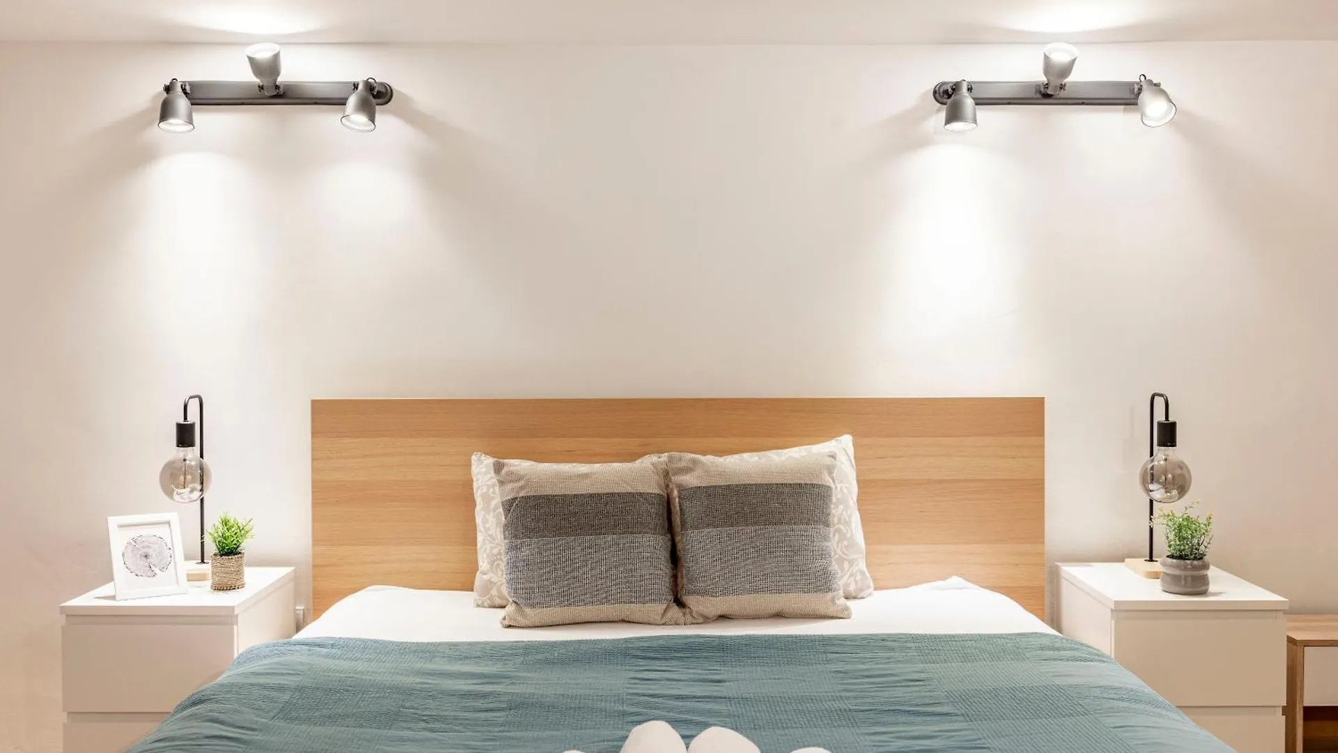 Central & Cozy Dream Home By Prestige Homes Budapest